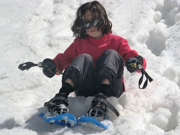 Glissade dans les tobogans de neige naturelle