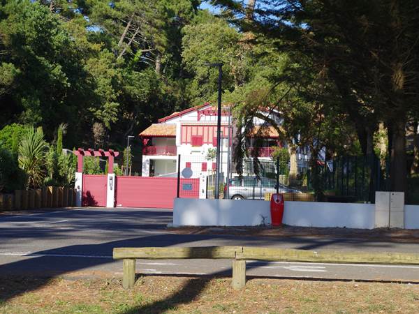 L'entrée du Domaine Aïga