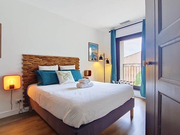 Chambre Bleue des Gîtes de Monte Blanco à Montblanc dans l’Hérault