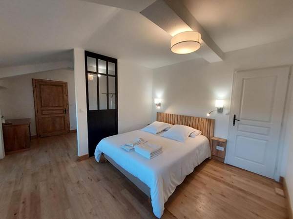 chambre-hote-manoir-courbiac-piscine