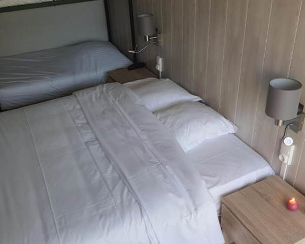 HÔTEL-RESTAURANT-LE-CHEVAL-BLANC-Chambre-quadruple-lit-double