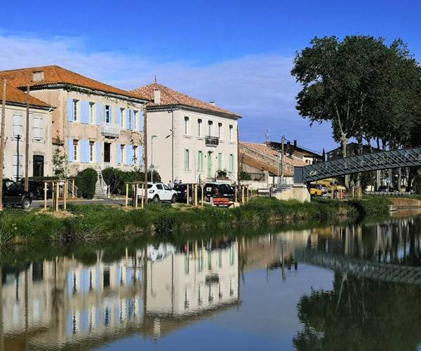 Les Volets Bleus pont