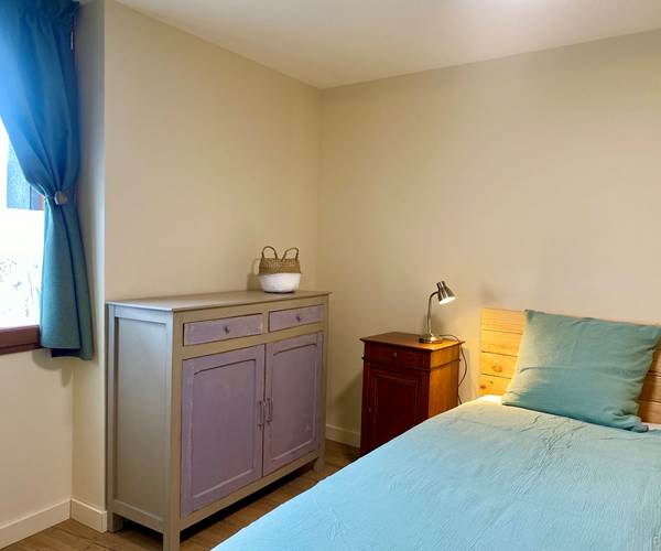 chambre-confort-gite-hautes-alpes-baratier-location-maison