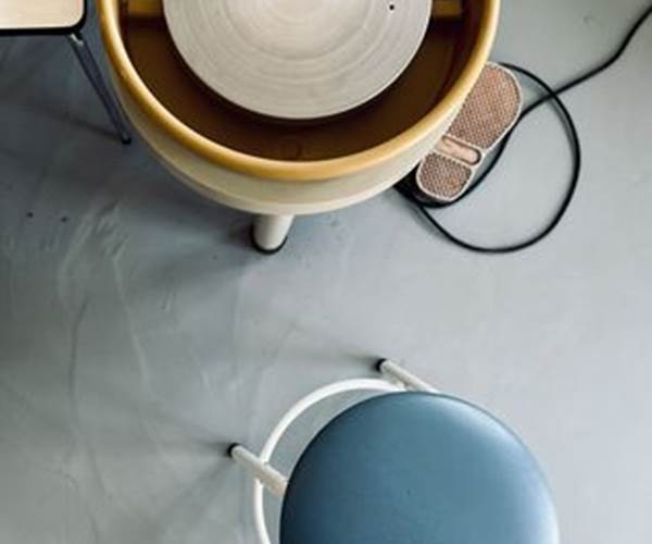 Le tour à l'atelier LM Céramique à Lagnes Provence