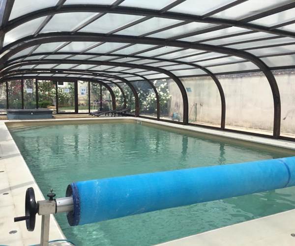 Piscine couverte chauffée, liner changé en 2025
