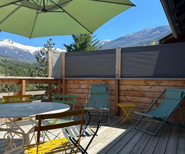 terrasse-vue-montagne-gite-hautes-alpes-baratier-vacances