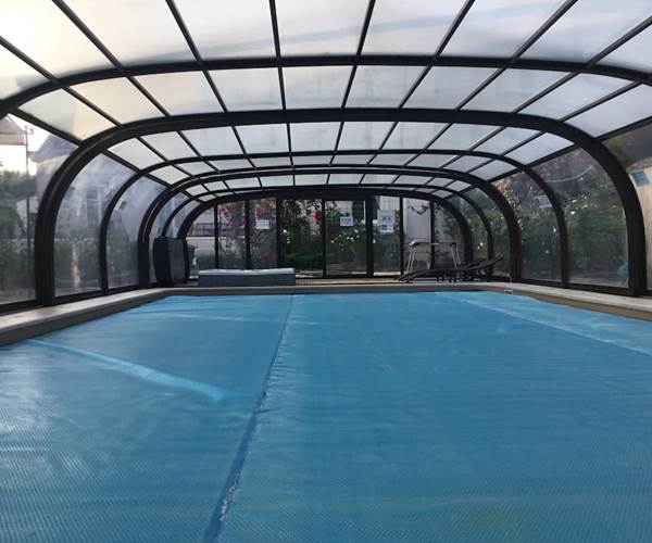 Piscine chauffée et bâche