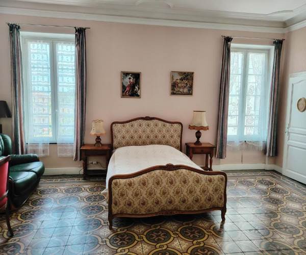 chambre spacieuse Les Volets Bleus