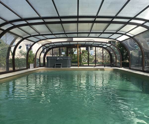 PISCINE ET JACUZZI