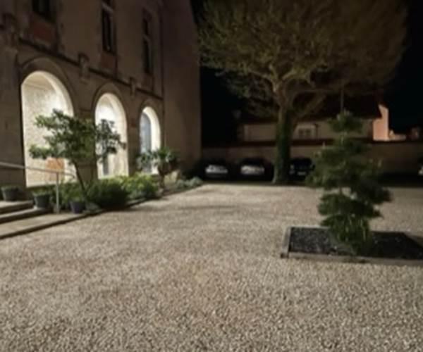 COUR AUBE la nuit