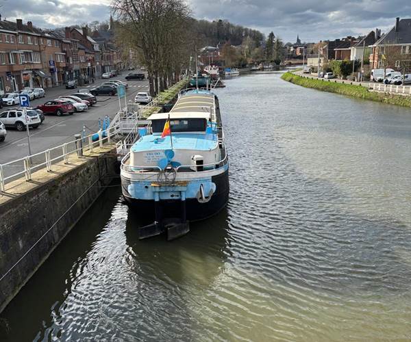 Péniche à Thuin