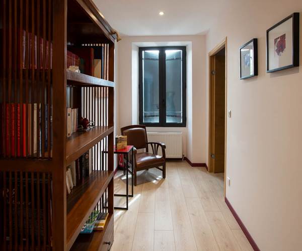 au-bouchon-meuble-de-tourisme-17-saint-aigulin-15-personnes-bibliothèque