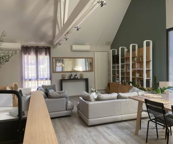 LE LOFT GRAMAT - LE SEJOUR VU DEPUIS LE COIN CUISINE
