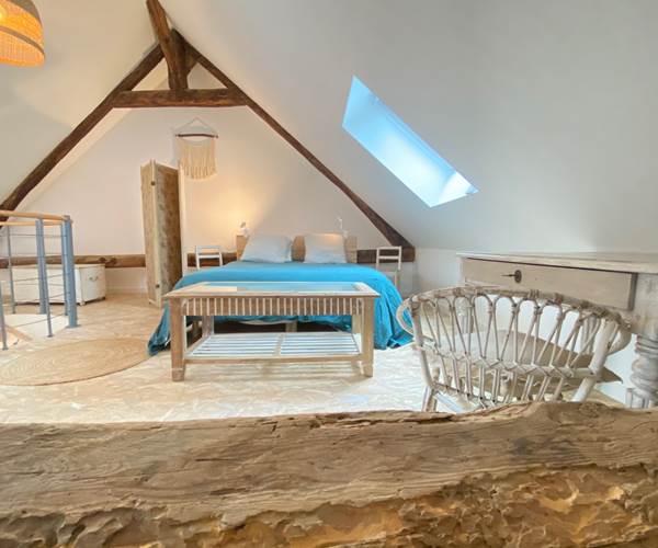 chambre-etage-lit-double-gite-baratier-hautes-alpes-couple-montagne