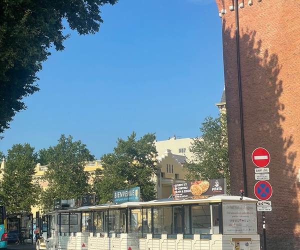 Perpignan centre du Monde. Une visite en petit train. Vous verrez, c'est passionnant   !
