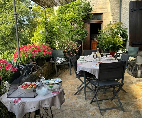 petit déjeuner sur la terrasse