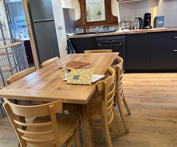 cuisine-equipee-gite-hautes-alpes-baratier-location-famille