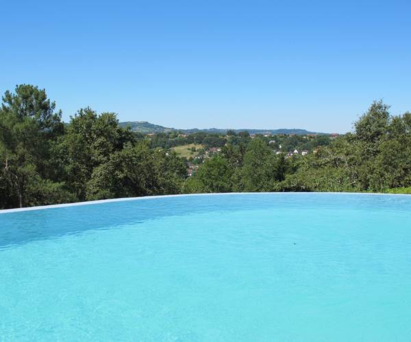 Gîte charme corrèze piscine à débordement