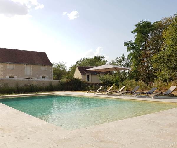 Piscine extérieure chauffée du Domaine des Cyclamens