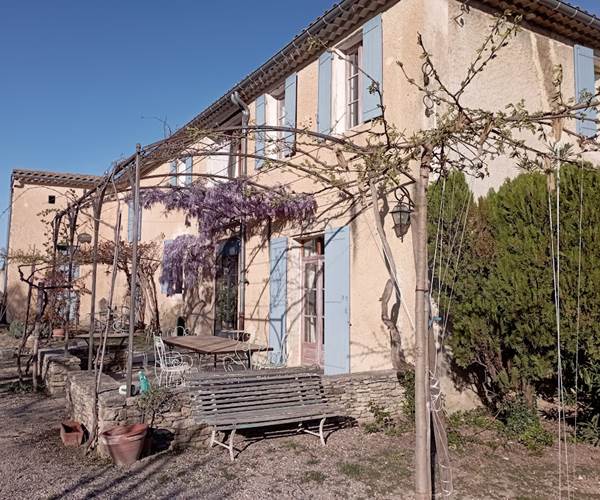 Vue des chambres d'hôtes mas la vitalis
