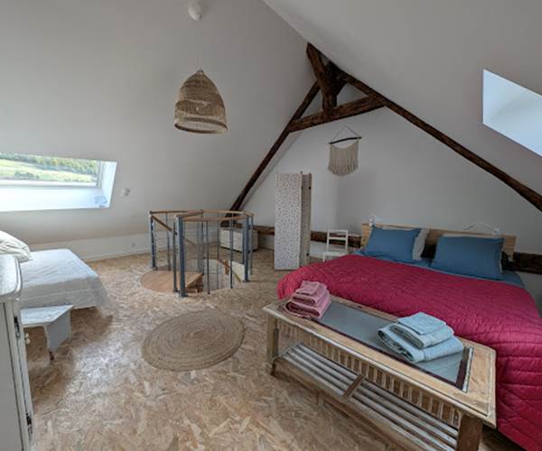 chambre-etage-famille-gite-hautes-alpes-baratier-vacances-montagne