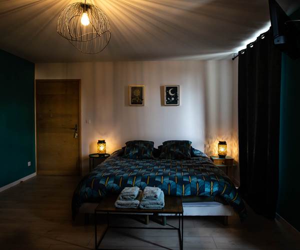 Au-bouchon-17-chambre-salle-de-bain-privative-lit-kig-size-petite-champagne