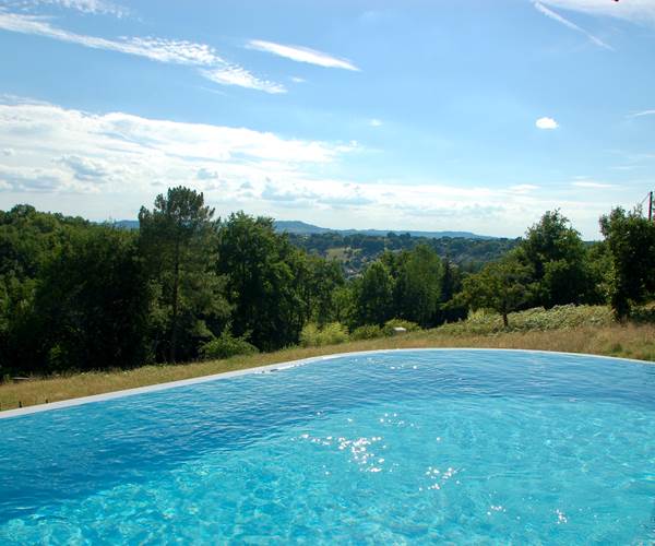 Gîte charme corrèze piscine à débordement