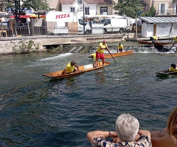 dimanche matin à l'Isle sur la sorgue fête nationale
