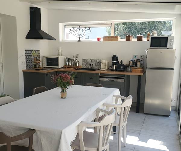 espace convivial commun avec cuisine équipée