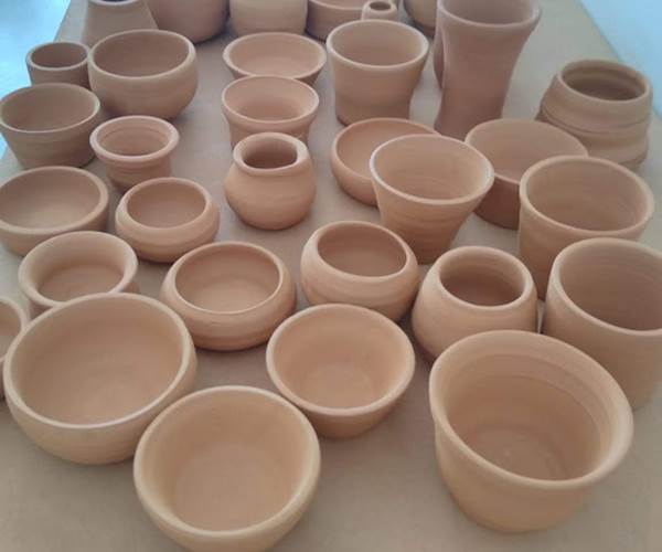 La production de poteries de Maryline en Provence Lagnes