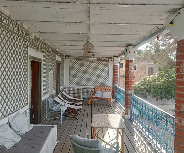 Le Mas Palegry chambres d'hôtes Perpignan - La terrasse restaurée. profitez du climat méditerranéen; Voyage dans le temps et douceur de vivre