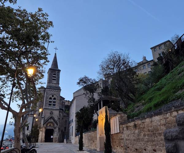 Eglise au pied de la Cathédrale St Nazaire Béziers