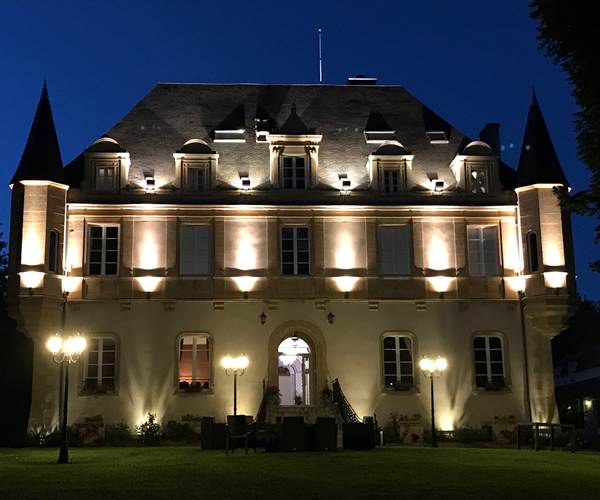 Château à la tombée de la nuit