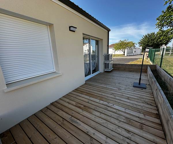 Logement 2 Equilibre LE MAINE LOREVA CONSTANT vue terrasse extérieure