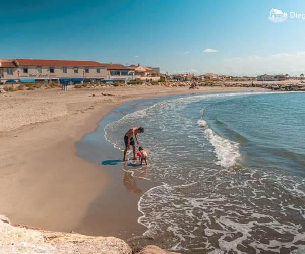 Saintes-Maries-de-la-Mer-the-beach-diegoenfrance (1)