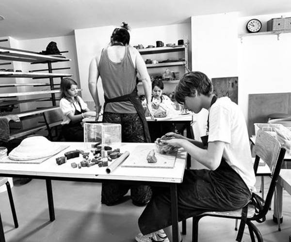 L'atelier en ébullition LM céramique à Lagnes Provence