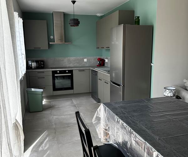 Logement 3 Evasion LE MAINE LOREVA CONSTANT vue repas cuisine
