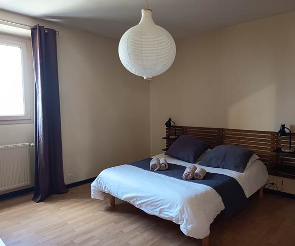 Chambre spacieuse N° 1 - Maison Messas près Meung sur Loire