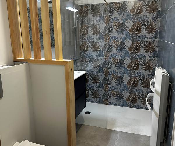 Logement 1 LE MAINE LOREVA CONSTANT vue salle de bain