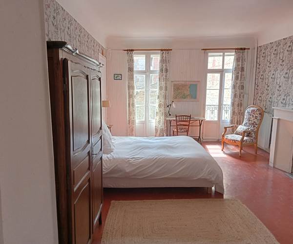 Le Mas Palegry chambres d'hôtes Perpignan - la suite aux oiseaux. Suite familiale pouvant héberger 6 personnes dans de très bonnes conditions. Accès au salon et à la terrasse