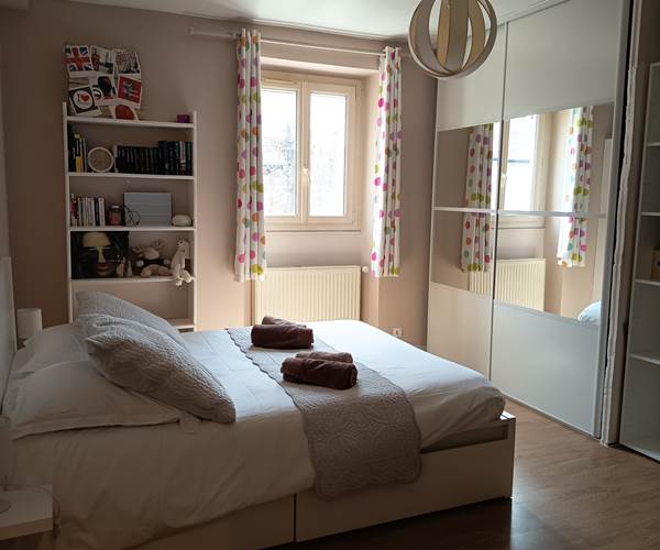 Chambre confortable N° 2 - Location saisonnière - proche Orléans
