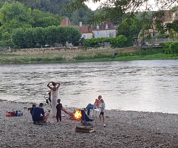 Pique-niquer à Limeuil au bord d'un feu