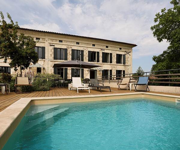 au-bouchon-17-meuble-de-tourisme-15-personnes-piscine-jardin-saint-aigulin