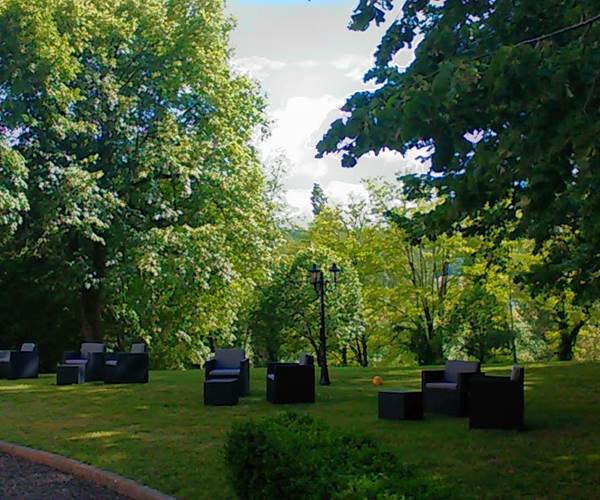Détente dans le parc devant le Château