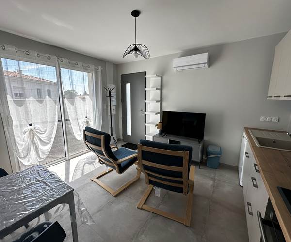 Logement 1 LE MAINE LOREVA CONSTANT vue salon 2