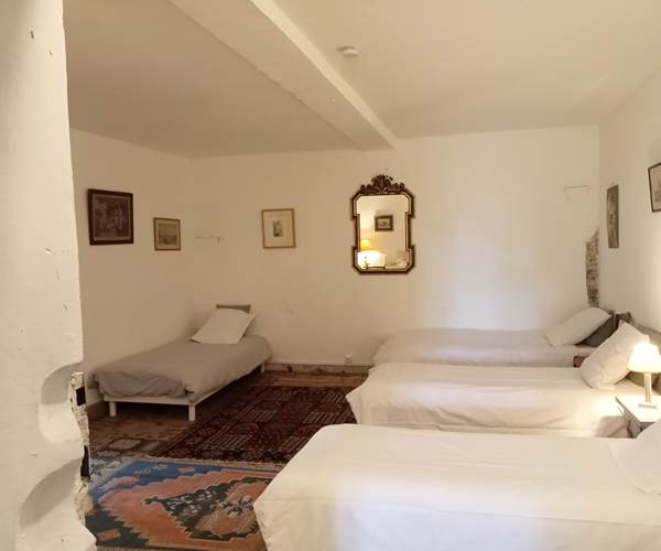 Le Mas Palegry chambres d'hôtes Perpignan - la suite aux oiseaux. Suite familiale pouvant héberger 6 personnes dans de très bonnes conditions. Accès au salon et à la terrasse
