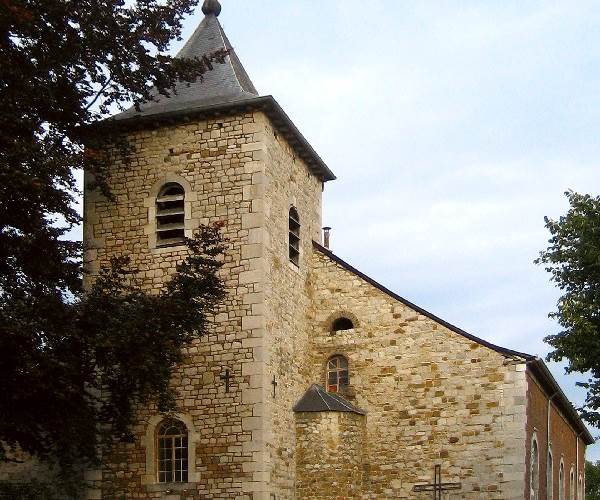 Eglise du village face à la maison