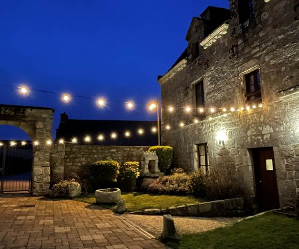 Le Gîte By night