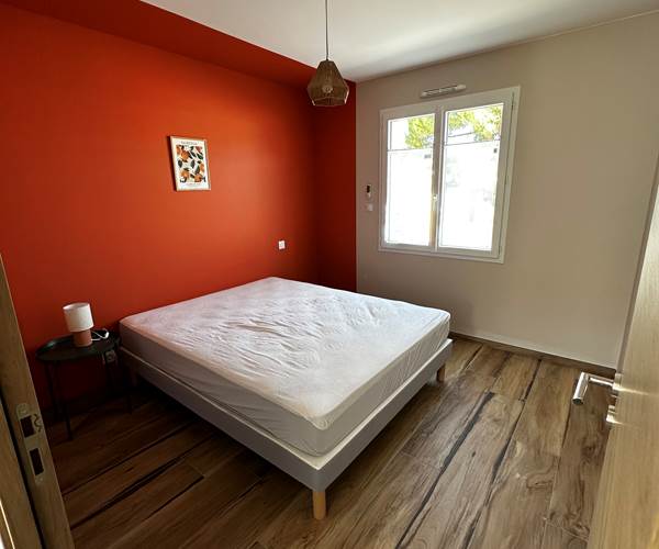 Logement 3 Evasion LE MAINE LOREVA CONSTANT vue chambre 1 terracotta