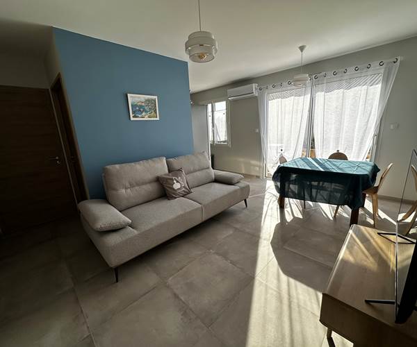 Logement 4 Escapade LE MAINE LOREVA CONSTANT vue salon coin repas